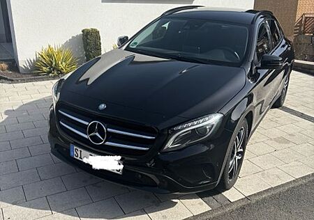 Mercedes-Benz GLA 220 d Totw. Verkehrsz. Sound. Apple Carplay