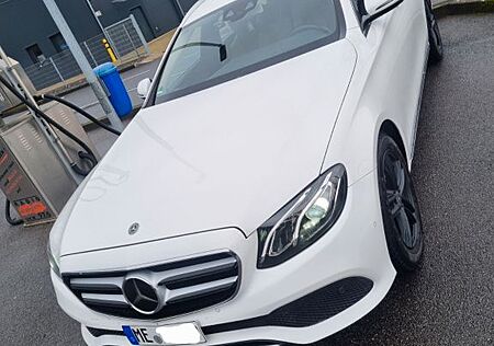 Mercedes-Benz E 220 E 220d T AVANTGARDE Autom. AHK,LENKASSISTENT