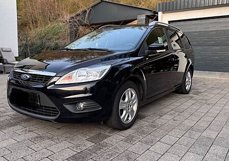 Ford Focus 1,6 AHK+KLIMA+TÜV/27+BEHEIZBARE FRONTSCHEI