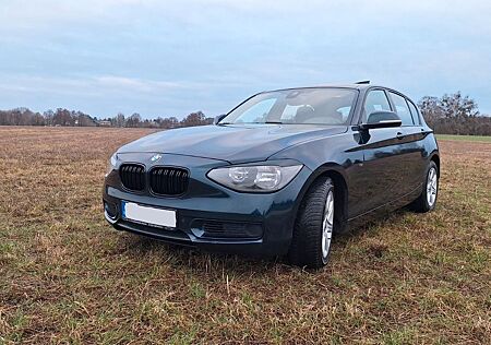 BMW 118i Urban Line HU 03/27 Kamera Schwarzer Himmel