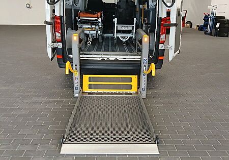 VW Crafter gebraucht kaufen VW Crafter Volkswagen Kombi elektr. Rollstuhl-Lift/Fahrtrage