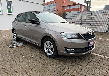 Skoda Rapid Spaceback Emotion Plus/1.Hand