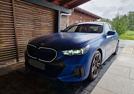 BMW 520i A * INDIVIDUAL * FROZEN * MERINO * M-SPORT