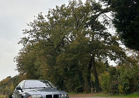 BMW 320i - E46