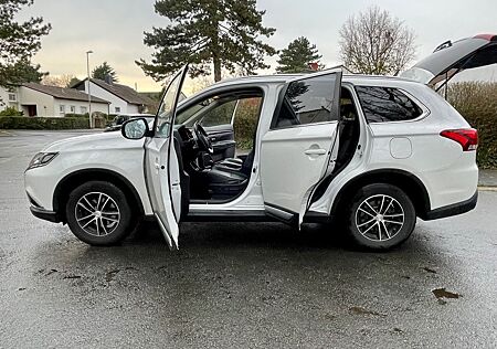 Mitsubishi Outlander 2.2 4WD Automatik 7 Sitze HU 05/27