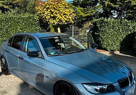BMW 320i -