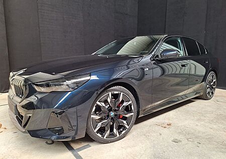 BMW 520i Lim*M Sport PRO*Head UP*PANO*Clarity*H&K*21