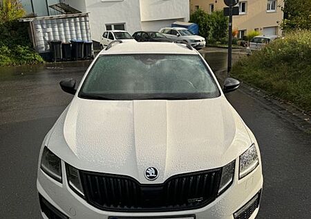 Skoda Octavia 2.0 TDI SCR DSG RS Combi RS