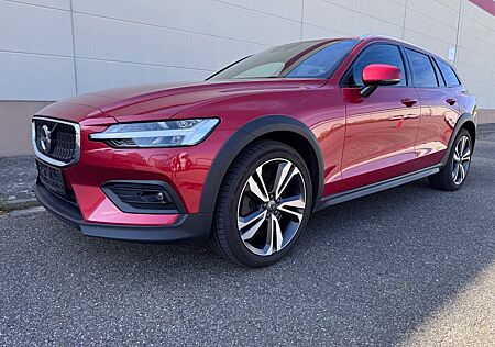 Volvo V60 CC V60 Cross Country Pro AWD h/k+AHK+CAM+19"+F-LED