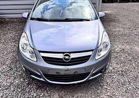 Opel Corsa D Cosmo /TÜV NEU