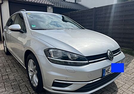 VW Golf Volkswagen 1.6 TDI SCR Comfortline Variant