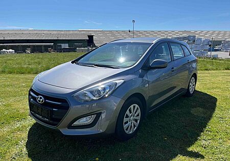 Hyundai i30 1.6 CRDi 81kW FIFA World Cup EDT. Gold