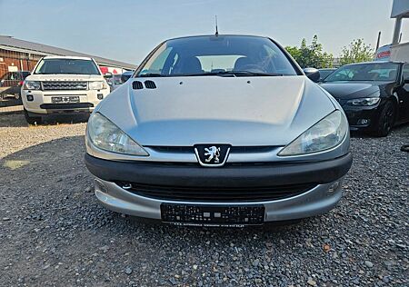 Peugeot 206 1.4 Automatik.