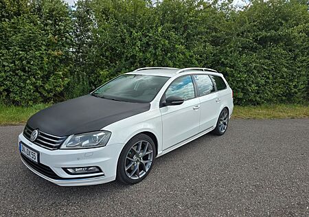 VW Passat Variant Volkswagen 2.0 TDI DSG BluMOT 125kW R-Line..