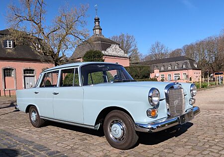 Mercedes-Benz 200 200D / 110 Originalfahrzeug Matching Numbers