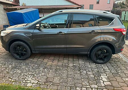 Ford Kuga 2,0 TDCi 2x4 110kW Titanium