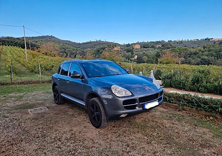 Porsche Cayenne - -