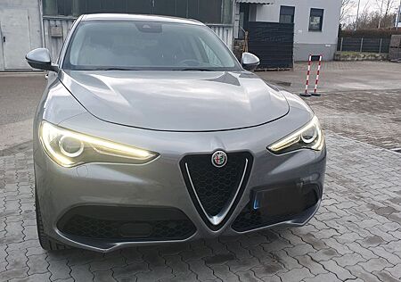 Alfa Romeo Stelvio First Edition Q4,Kamera, Voll-Leder