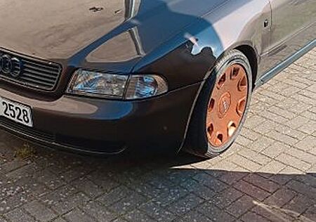 Audi A4 2.4 Avant -
