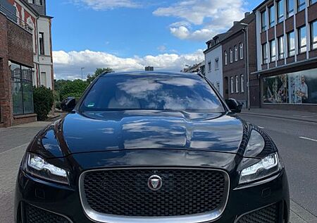 Jaguar F-Pace First Edition/300PS/22Zoll/Allrad/Standheizung..