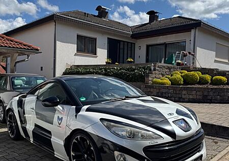 Peugeot RCZ 1.6 200 THP Haarriss im Block