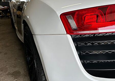 Audi R8 4.2 FSI R tronic quattro -