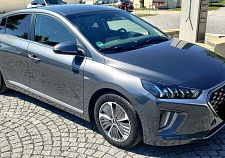 Hyundai Ioniq 1.6l GDi PLUG-IN HYBRID Premium / TÜV neu