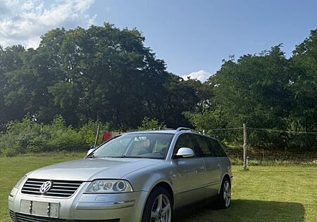 VW Passat Variant Volkswagen 2.5 V6 TDI tipt. 4mot. Highli...