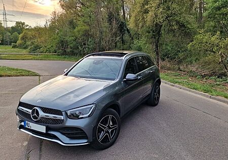 Mercedes-Benz GLC 300 e 4MATIC; AMG&MultiBeam&Burmester