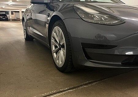 Tesla Model 3 Hinterradantrieb RWD, inkl. Winterreifen