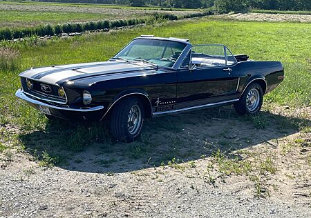 Ford Mustang Wunderschönes 68er Cabrio
