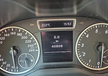 Mercedes-Benz B 180 -