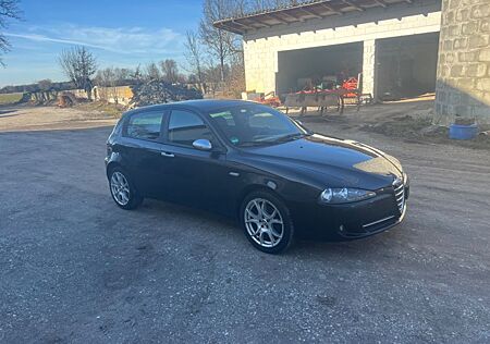 Alfa Romeo 147 Alfa 1,6 BENZIN BJ-2009 KLIMA EURO 4 KAT