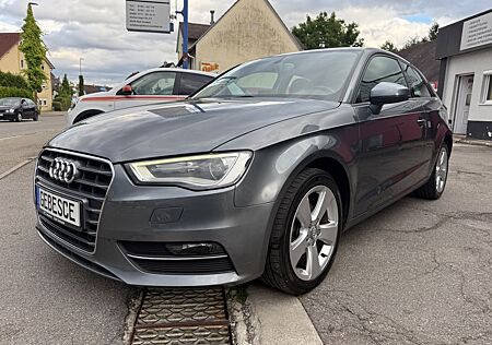 Audi A3 2.0 TDI S line Sportpaket NAVI XENON ALU