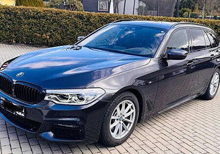 BMW 520d Kombi,M Sport, HeadUp,AHK,Panorama,Shadow