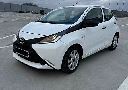 Toyota Aygo (X) Aygo (X) 1,0-l-VVT-i x x