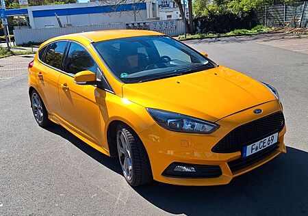 Ford Focus 2,0 EcoBoost ST Winter-Paket ST - 250 PS