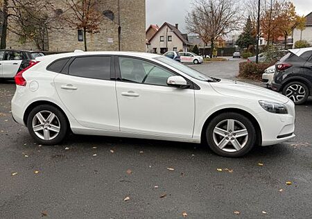 Volvo V40 D2, Navi, TÜV neu, Sitzheizung, Freisprechei