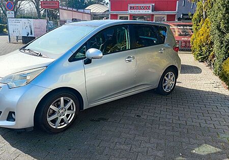 Toyota Verso-S Automatik neue Räder und Bremsen hinten