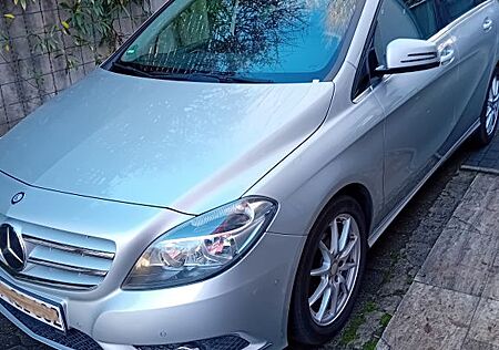Mercedes-Benz B 180 -