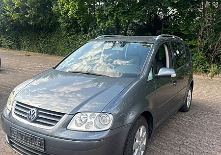 VW Touran Volkswagen 2.0 TDI Highline Navi/Xenon/Scheckheftgep