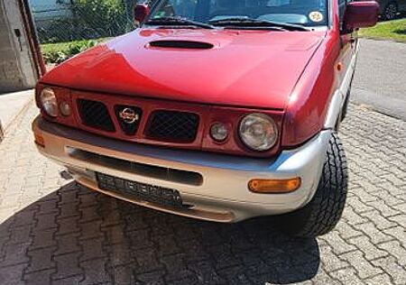 Nissan Terrano 2.4 -