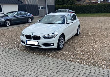BMW 116i -super erhaltener weißer 1er abzugeben