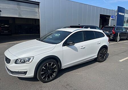 Volvo V60 Cross Country Summum/Leder/Navi/Si-Hz/Pdc/E6