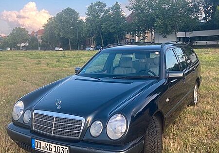 Mercedes-Benz E 240 T CLASSIC Classic