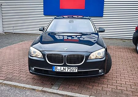 BMW 750Li - VSD Neu! Alle Ketten Neu! TÜV bis 04/27