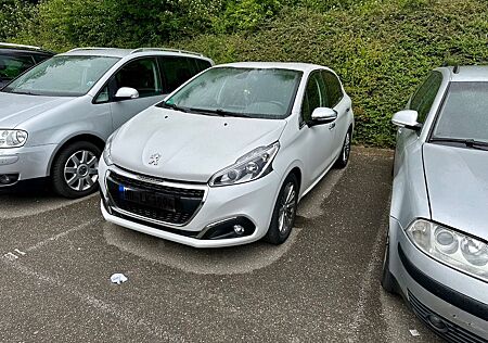 Peugeot 208 PureTech 82 Allure Allure