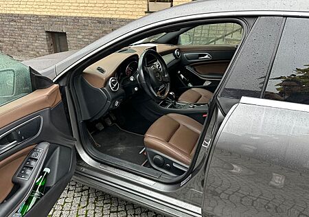 Mercedes-Benz CLA 180 Shooting Brake PEAK Edition PEAK Edition