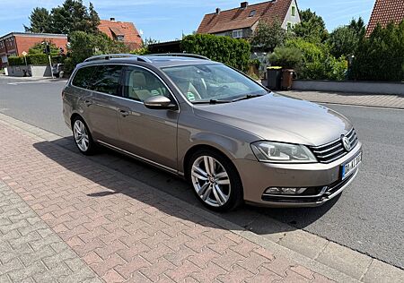 VW Passat Variant Volkswagen Passat Highline/TÜV Neu/PANO/SCHECKHEFT/18 Zoll