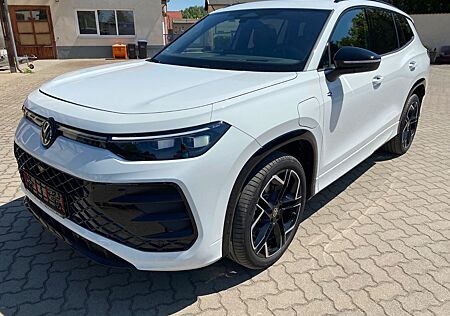 VW Tayron Volkswagen 1.5 eHybrid OPF 130kW DSG R-Line